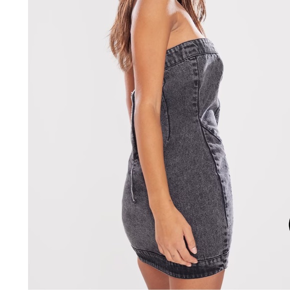 NWT PrettyLittleThing Strapless Black Acid Wash Denim Mini Dress Size 8 - Picture 3 of 9